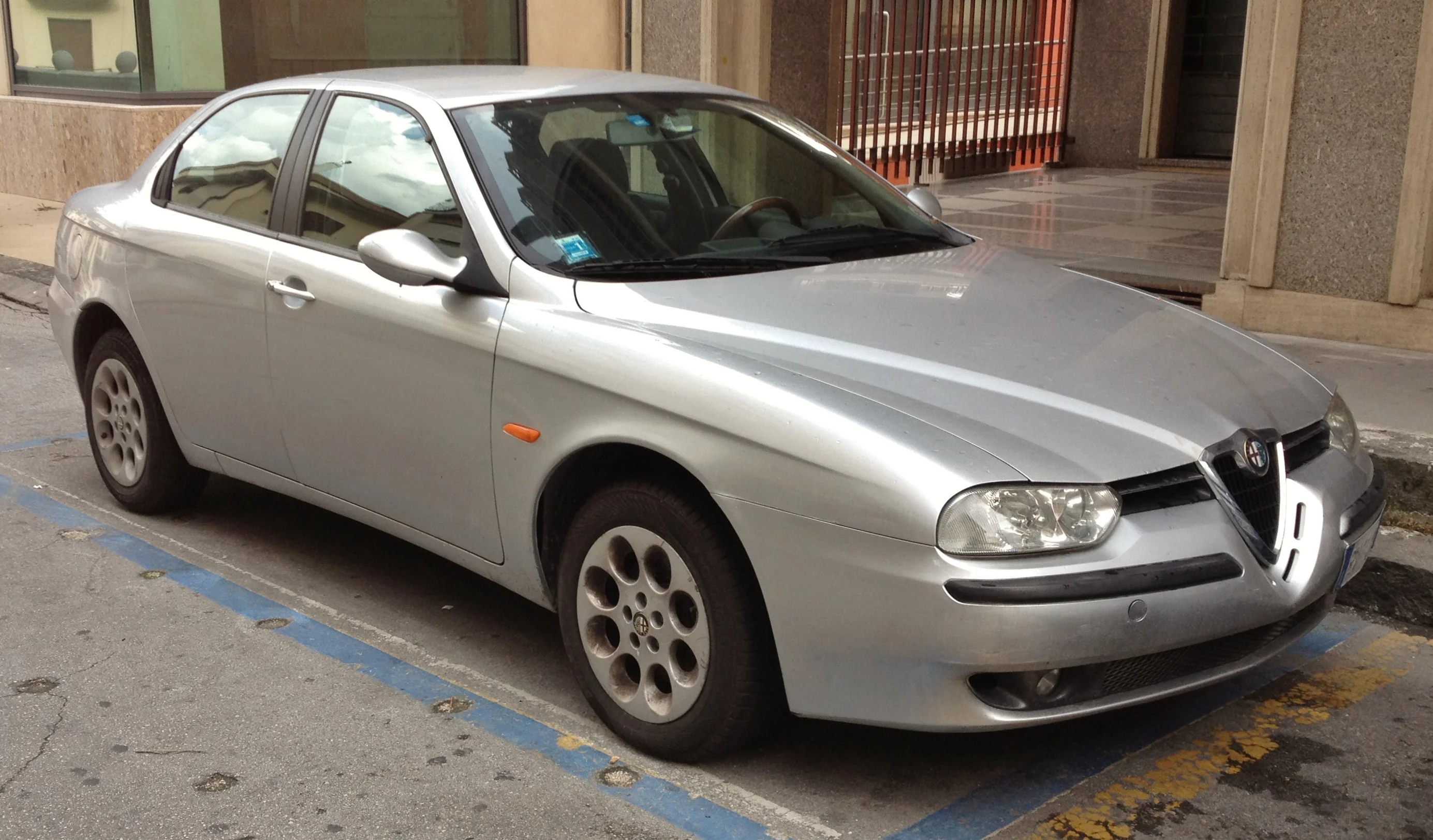 Alfa Romeo 156 – Alfa Romeo compact executive car