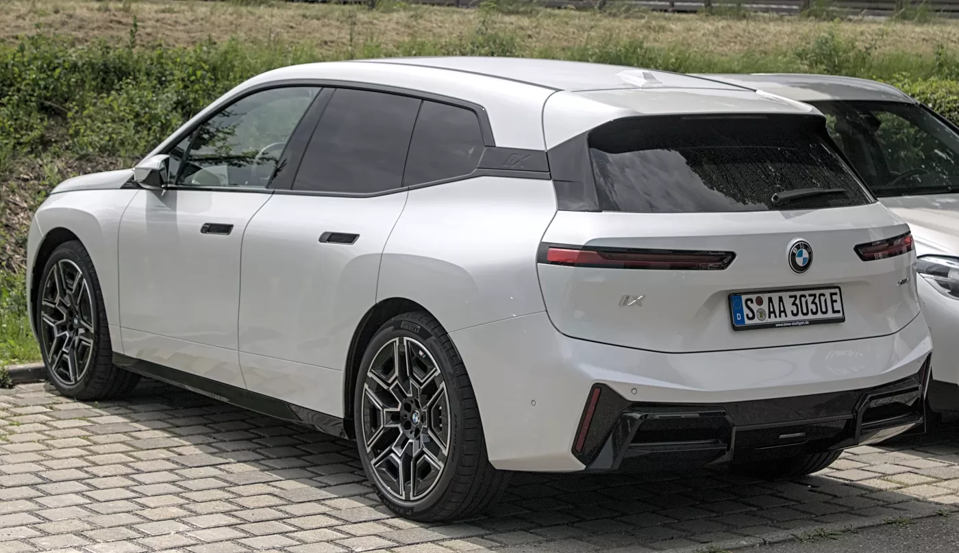 BMW iX – BMW mid-size luxury crossover suv
