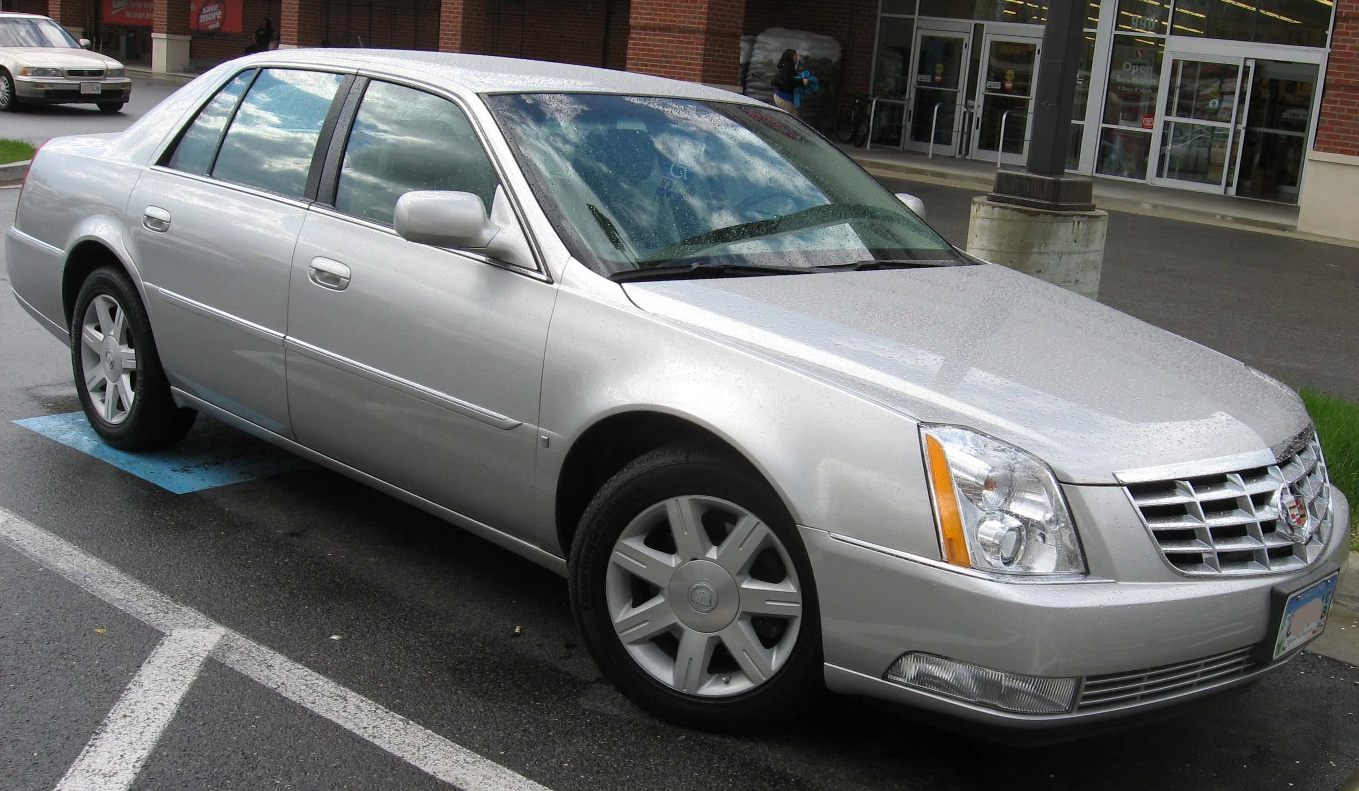 Cadillac DTS – Cadillac full-size luxury car