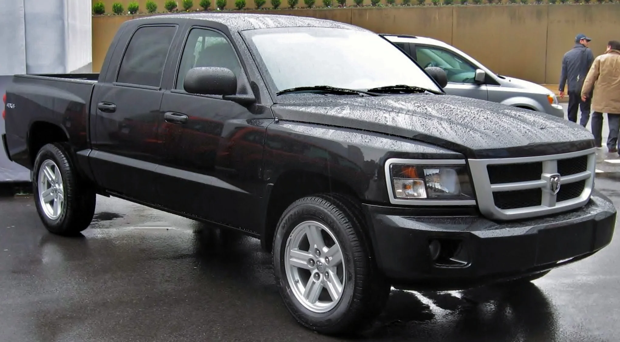 Dodge Dakota – Dodge mid-size pickup truck