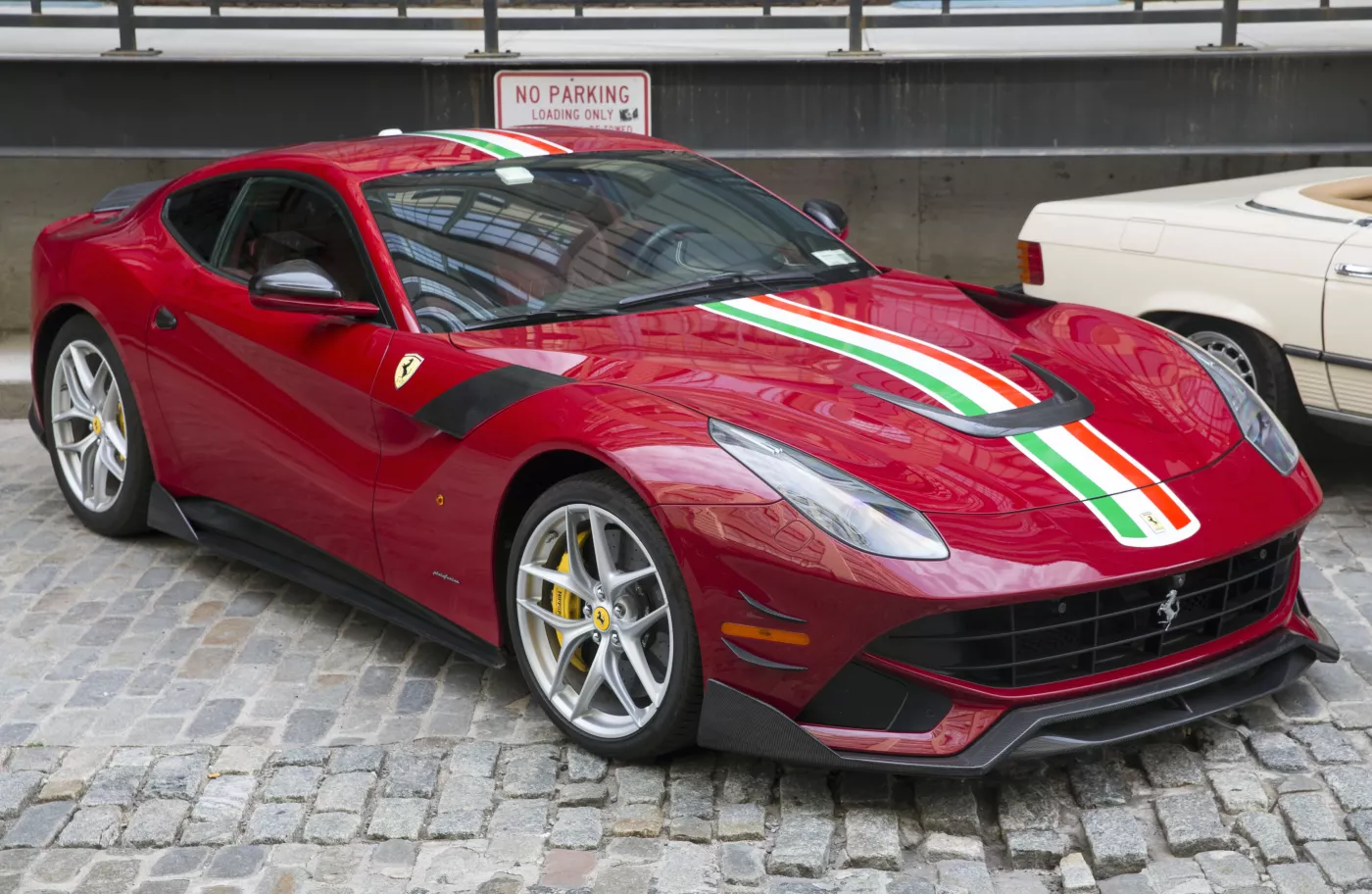 Ferrari F12 – Ferrari grand tourer