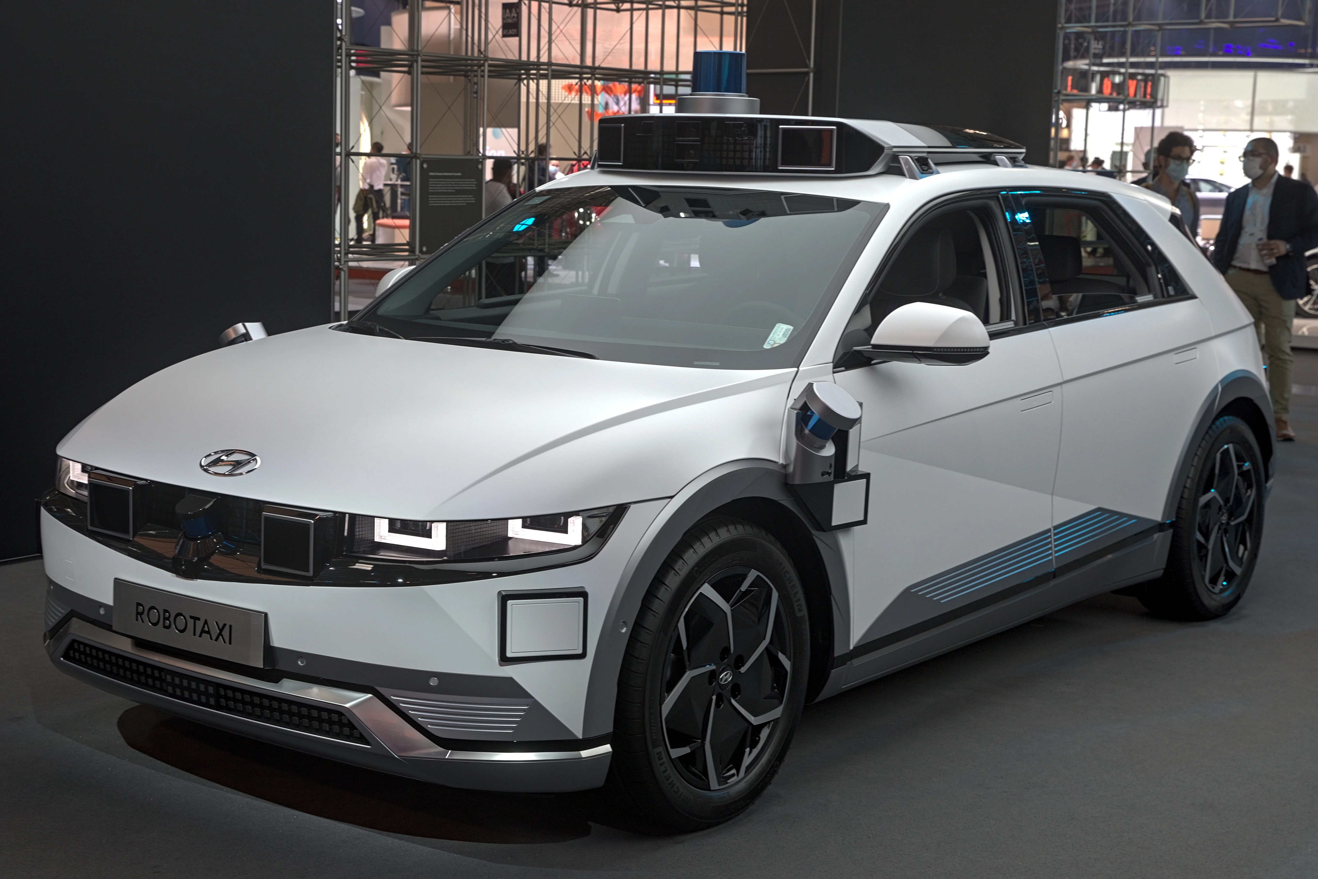 Hyundai Ioniq 6 – Hyundai mid-size car