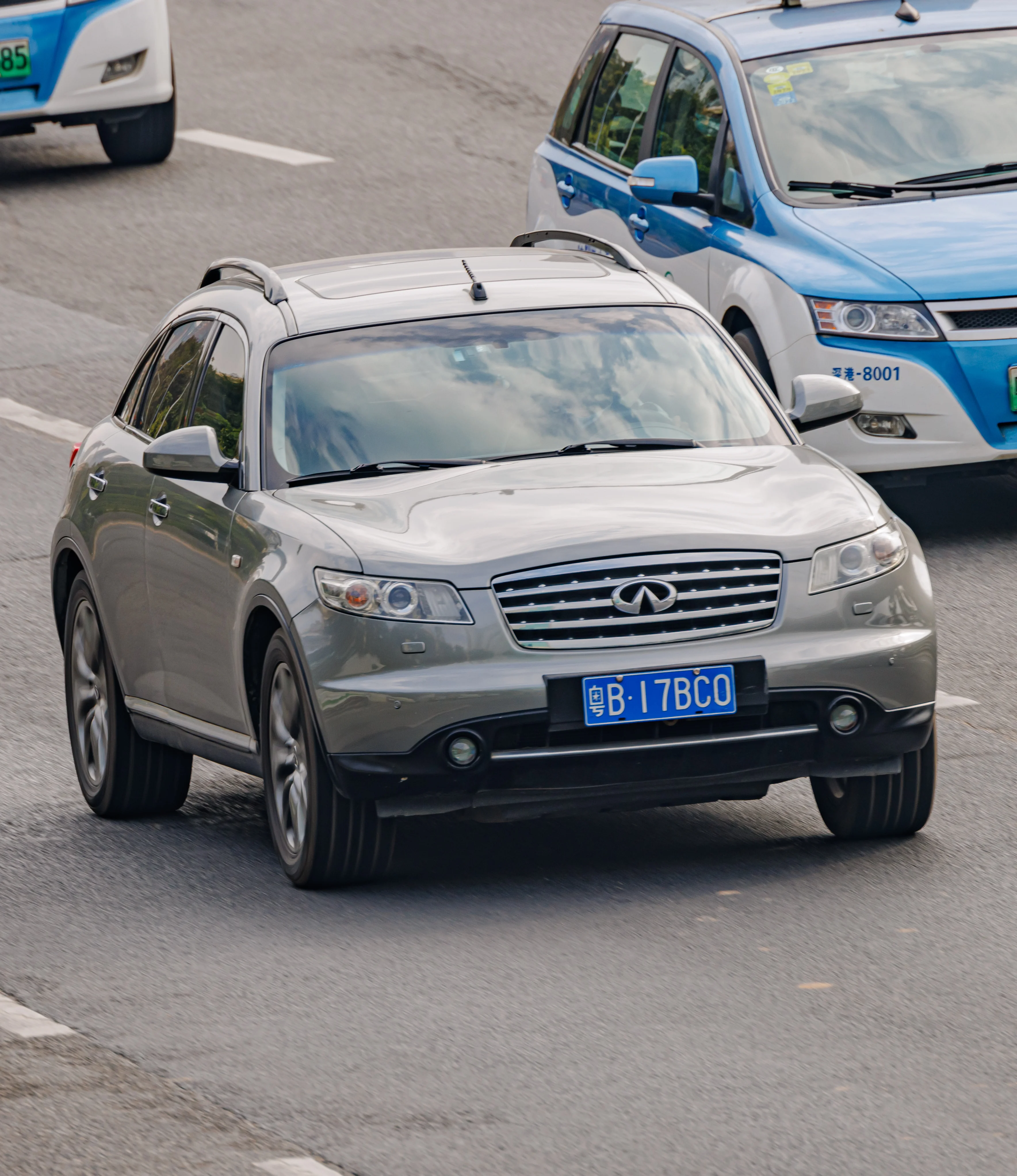 Infiniti QX70 – Infiniti mid-size luxury crossover suv