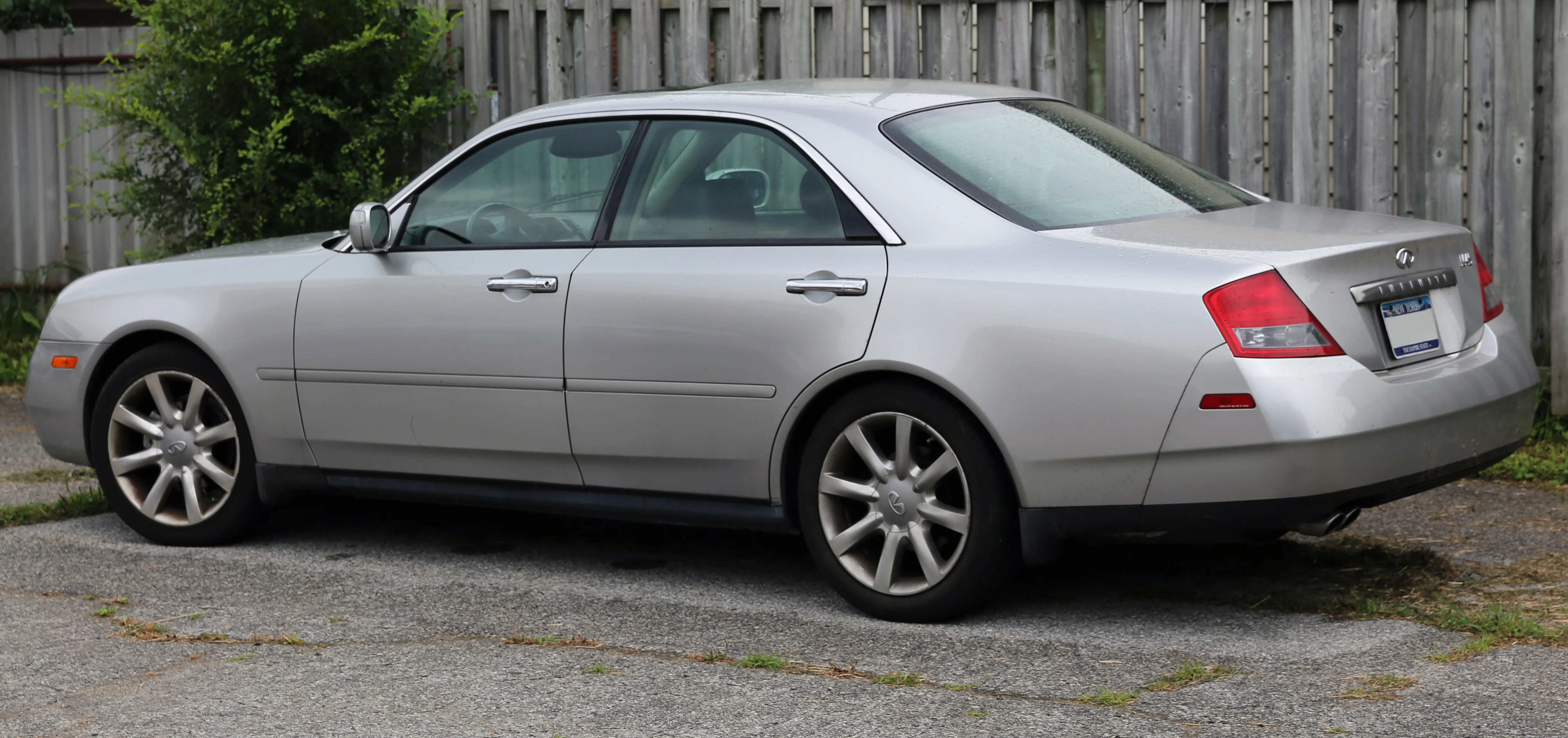 Infiniti M – Infiniti executive car