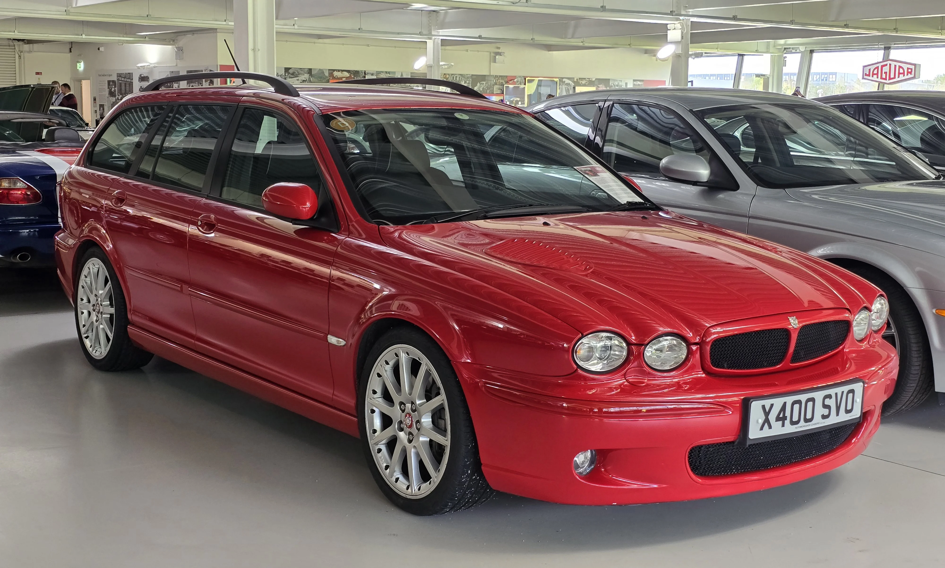 Jaguar X-Type – Jaguar compact executive car