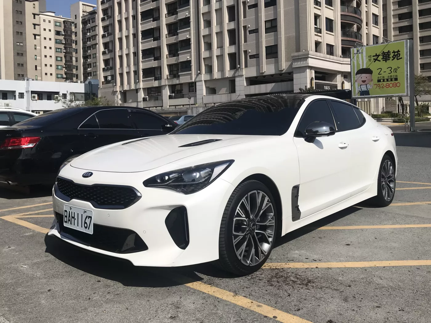 Kia Stinger – Kia mid-size car