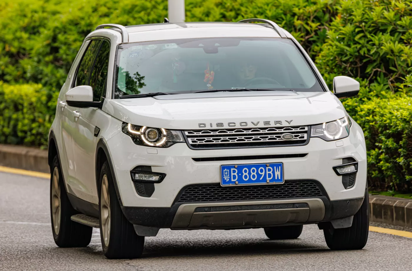 Land Rover Discovery Sport – Land Rover compact luxury crossover suv