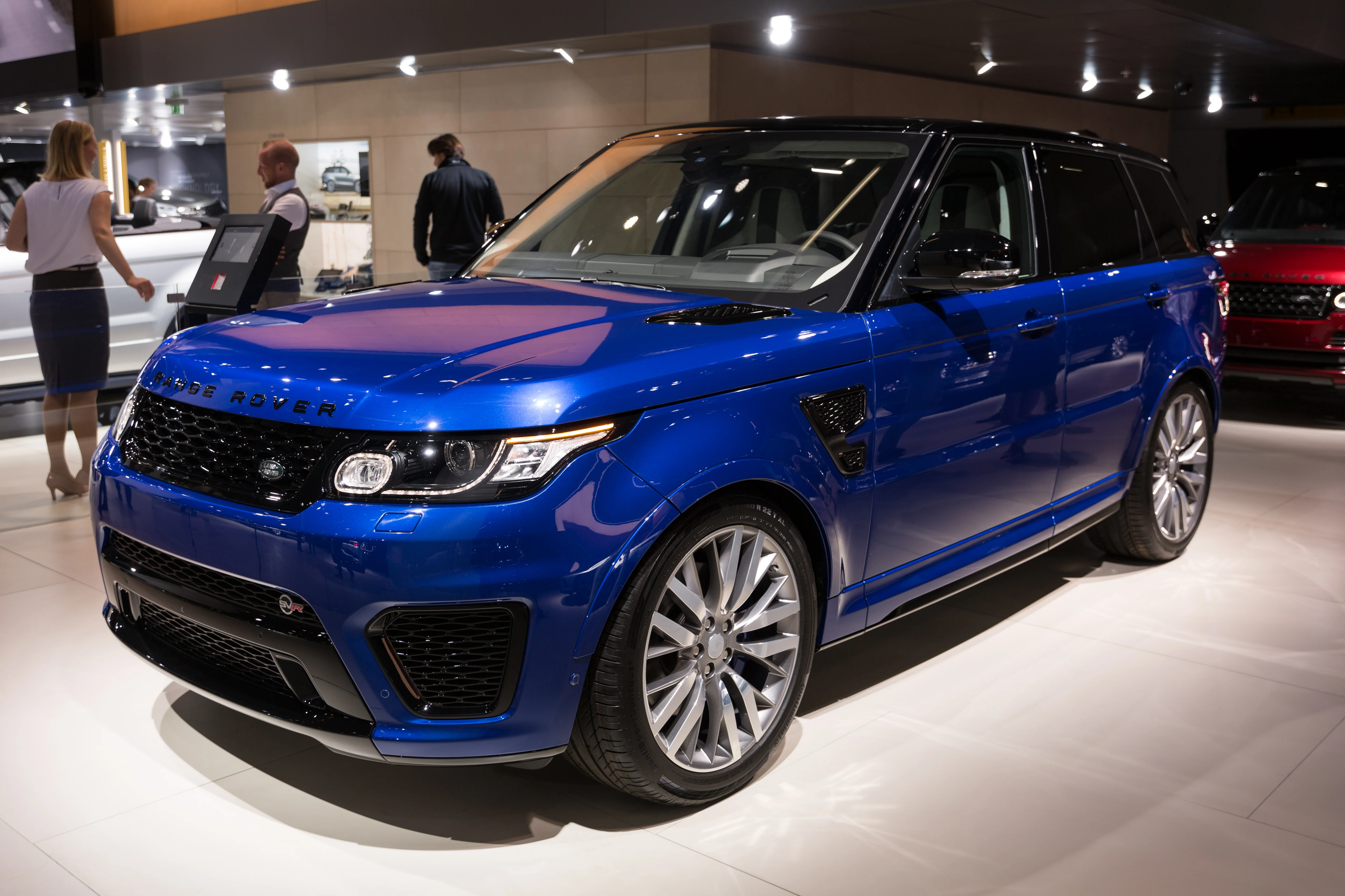 Range Rover Sport – Land Rover mid-size luxury 4x4