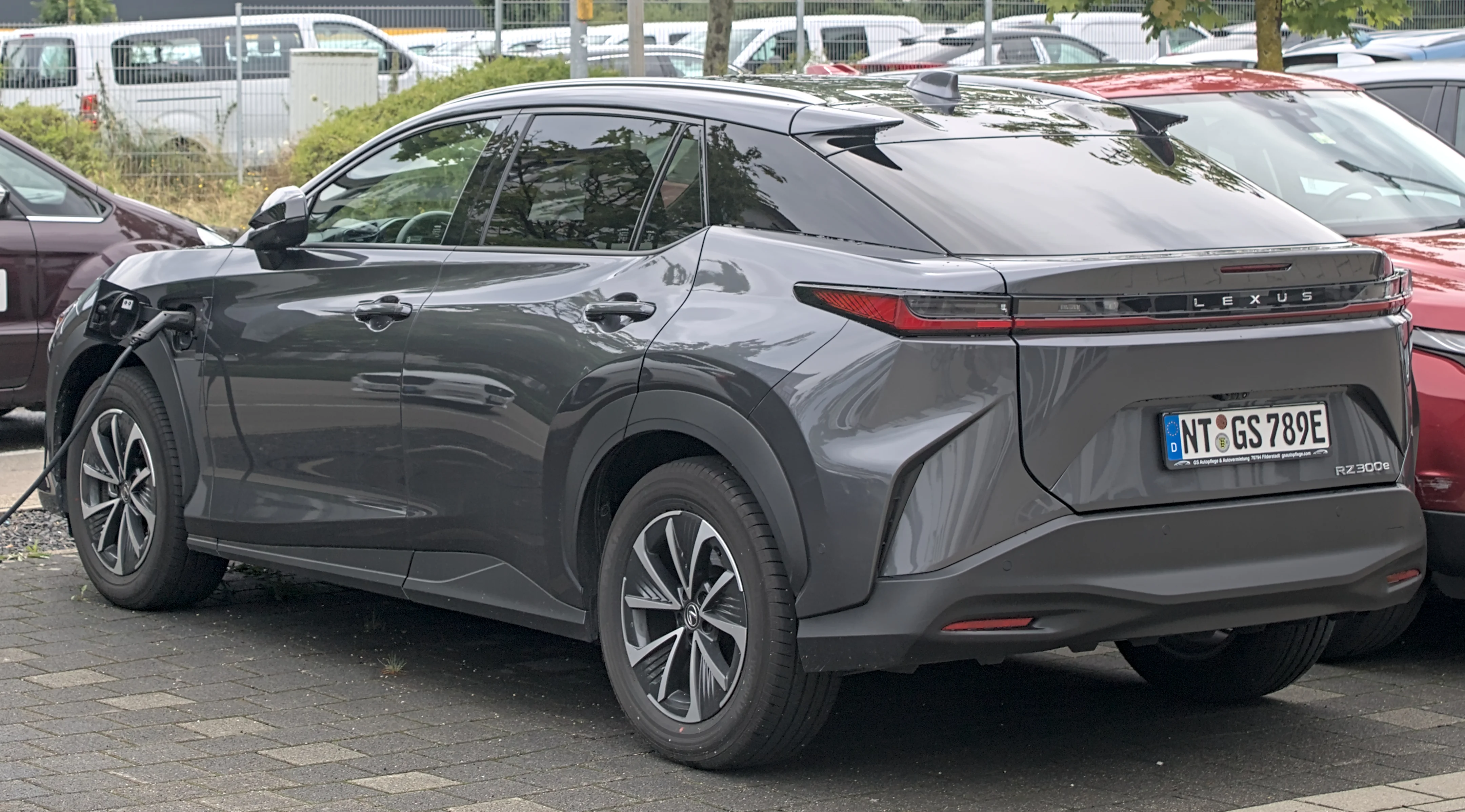 Lexus RZ – Lexus mid-size luxury crossover suv