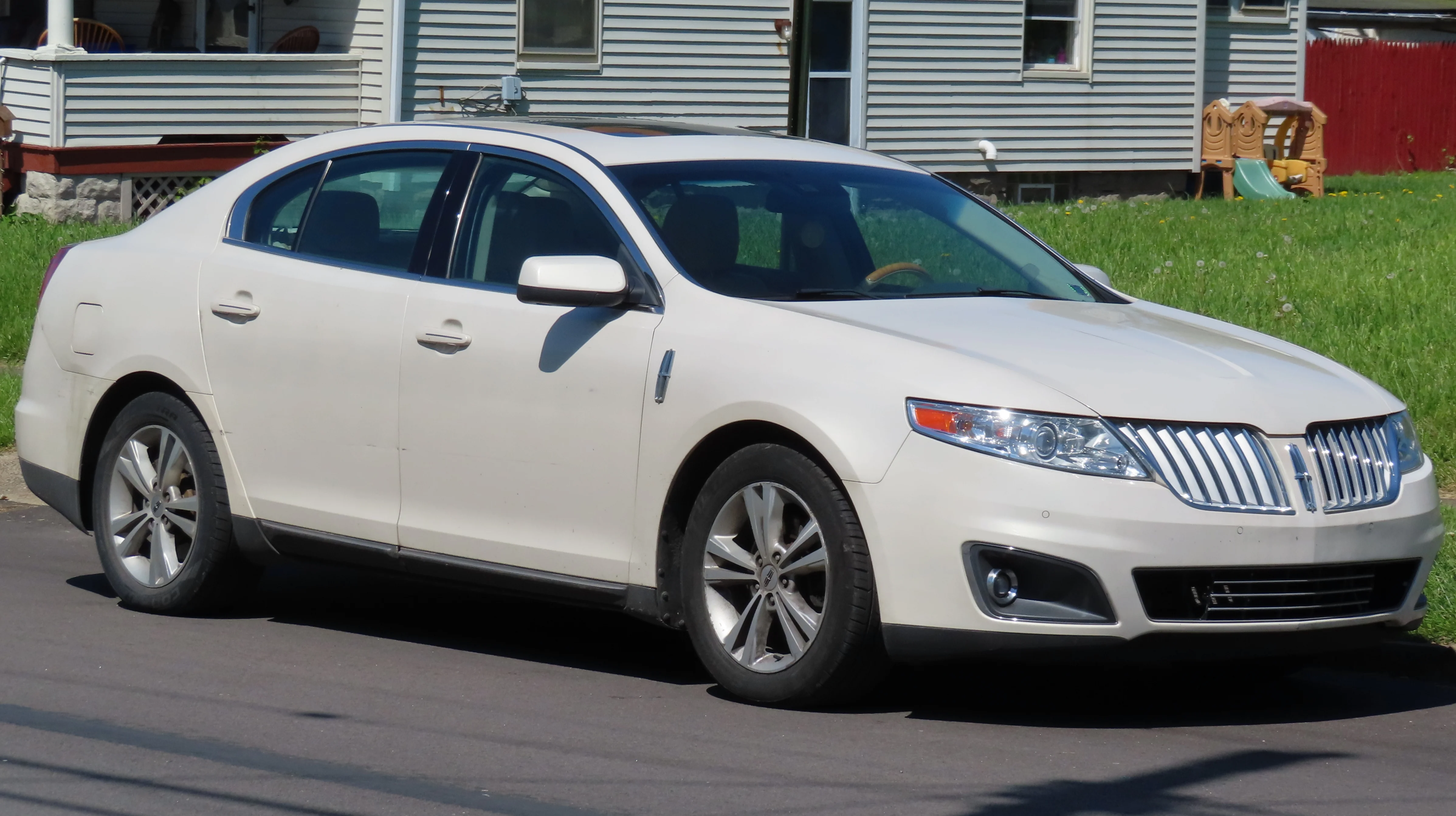 Lincoln MKS – Lincoln full-size luxury car