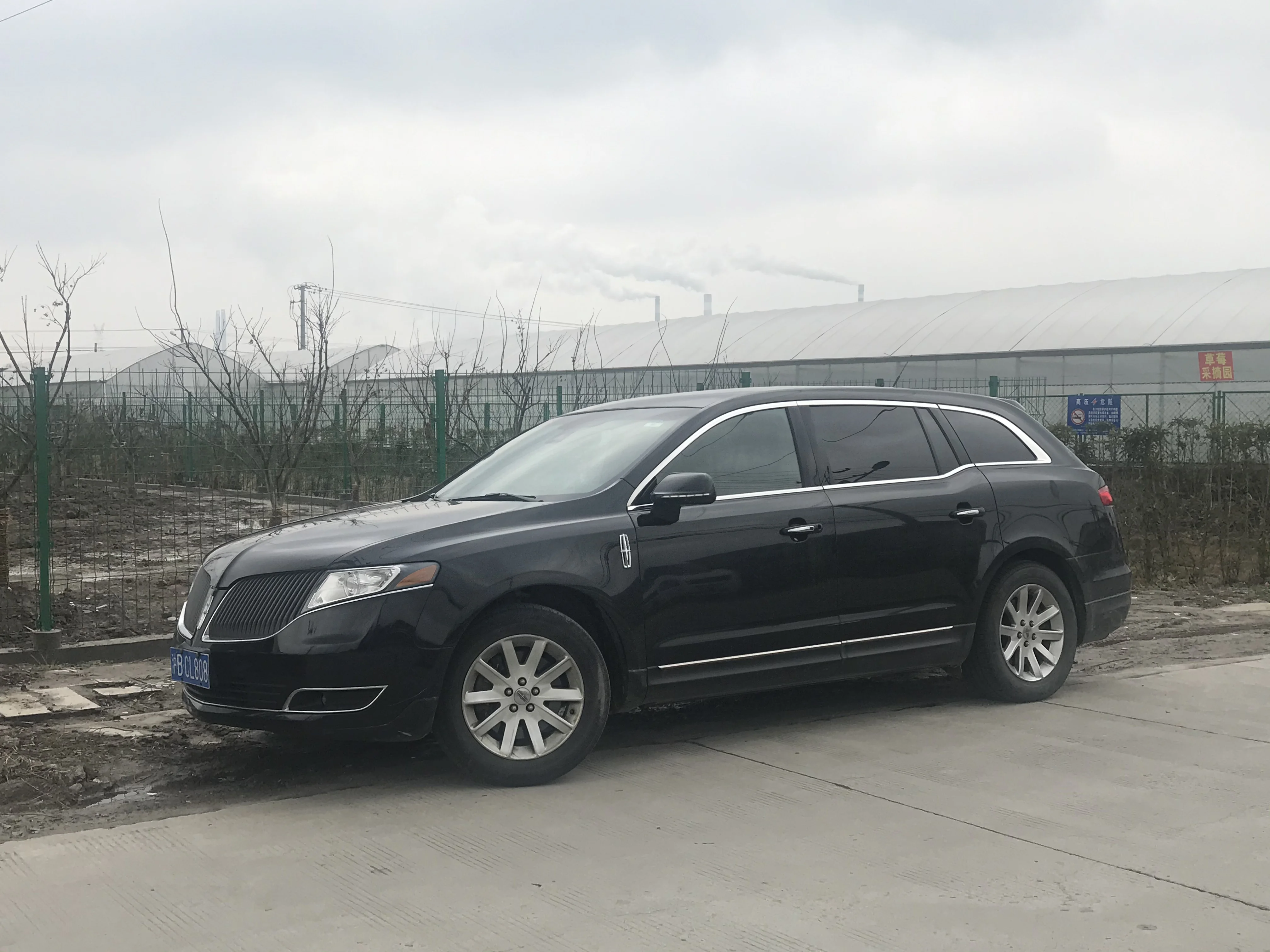 Lincoln MKT – Lincoln full-size luxury crossover suv