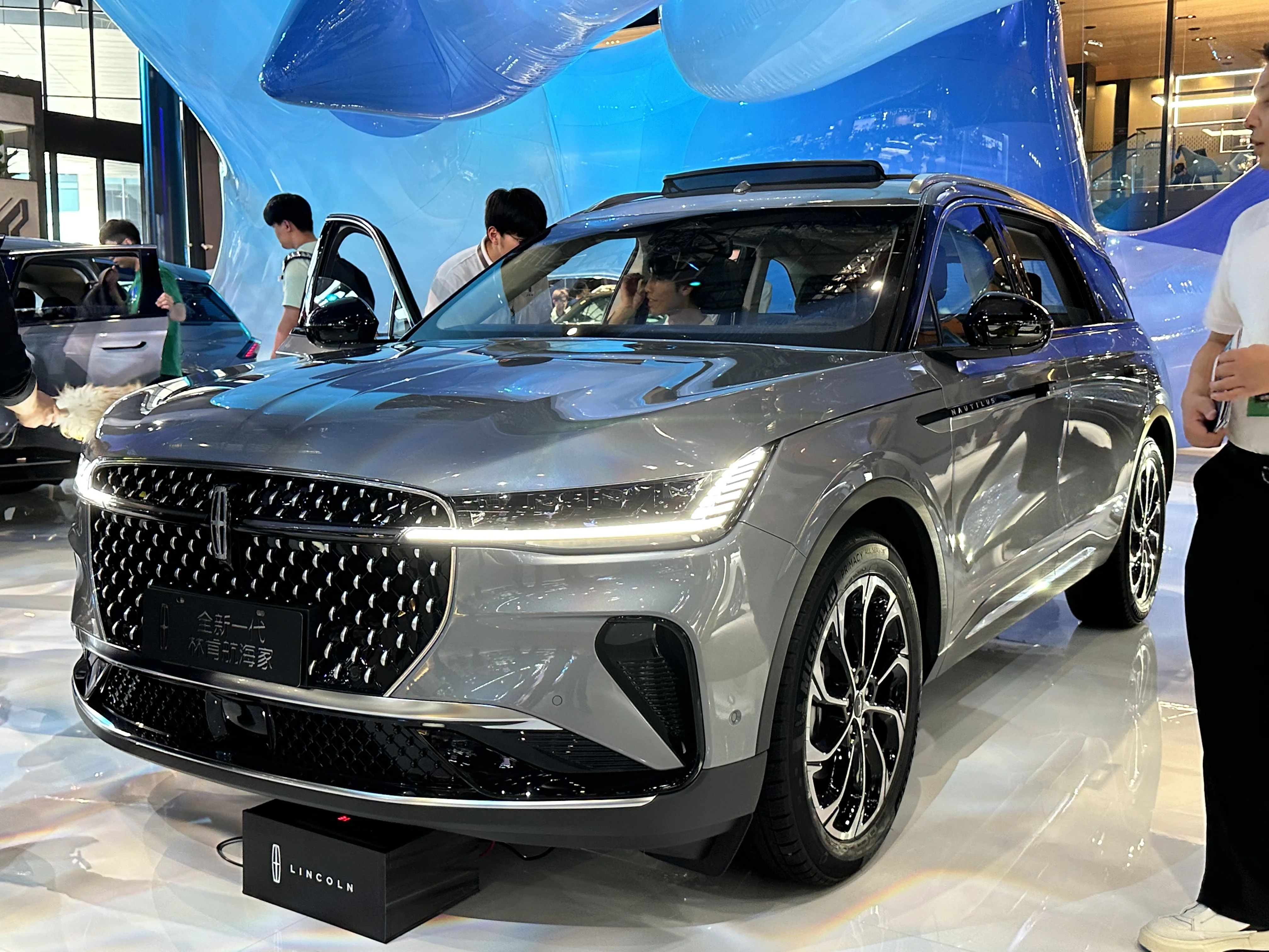 Lincoln Nautilus – Lincoln mid-size luxury crossover suv
