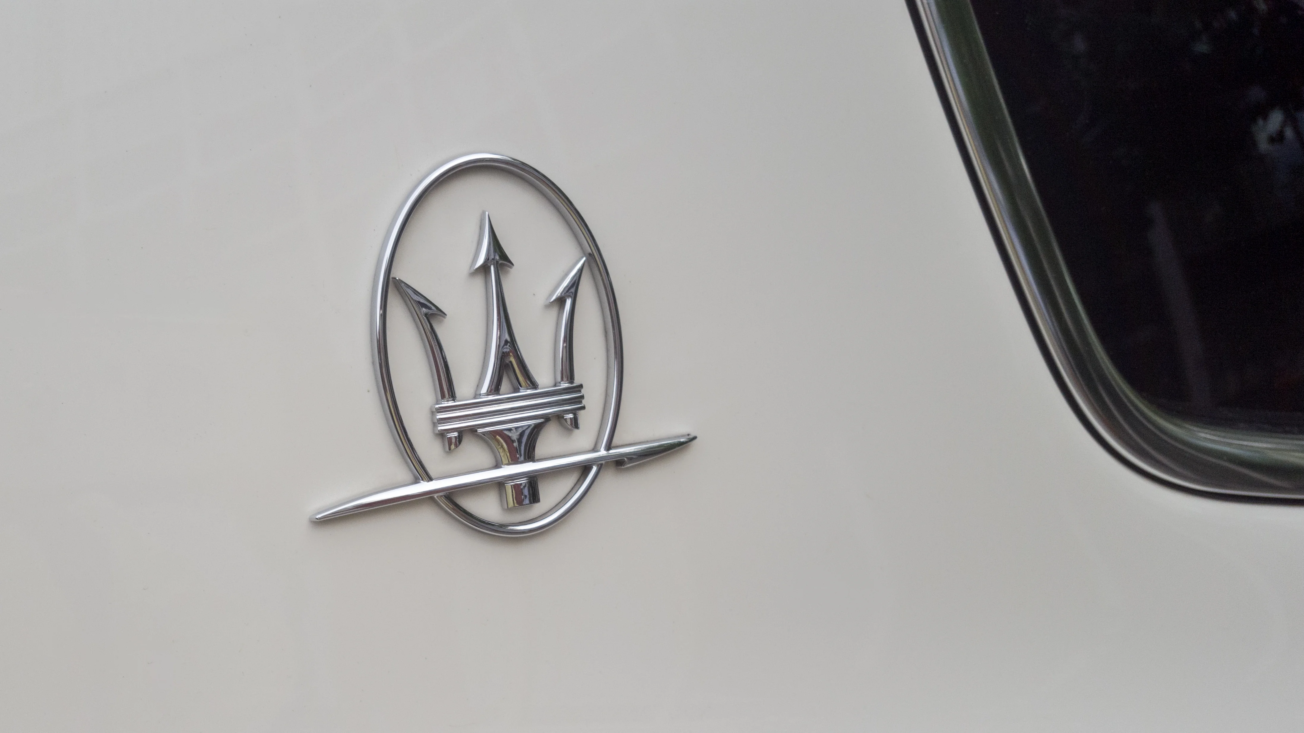 Maserati Levante – Maserati mid-size luxury crossover suv