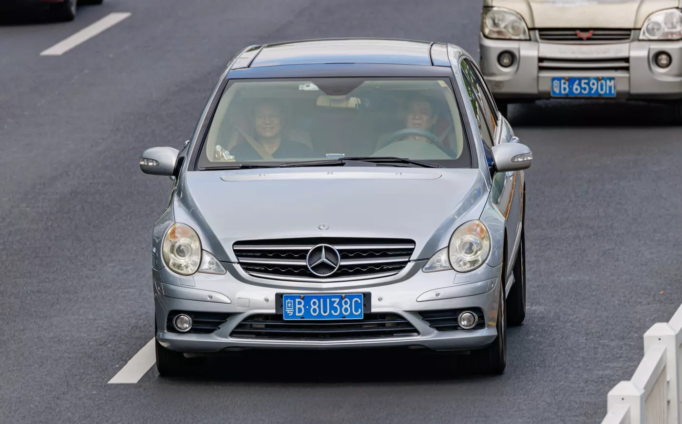 Mercedes-Benz R-Class – Mercedes-Benz mid-size luxury mpv