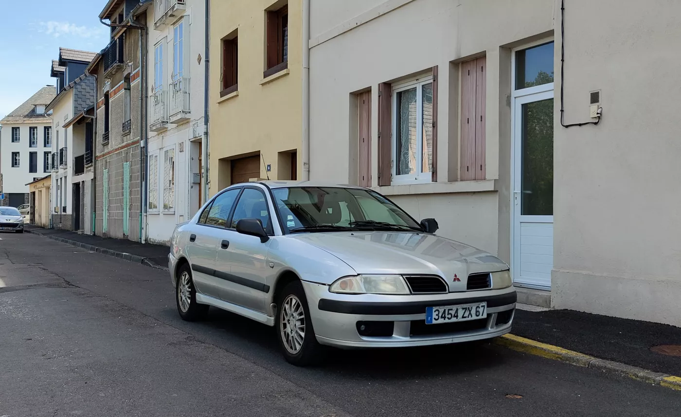 Mitsubishi Carisma – Mitsubishi large family car