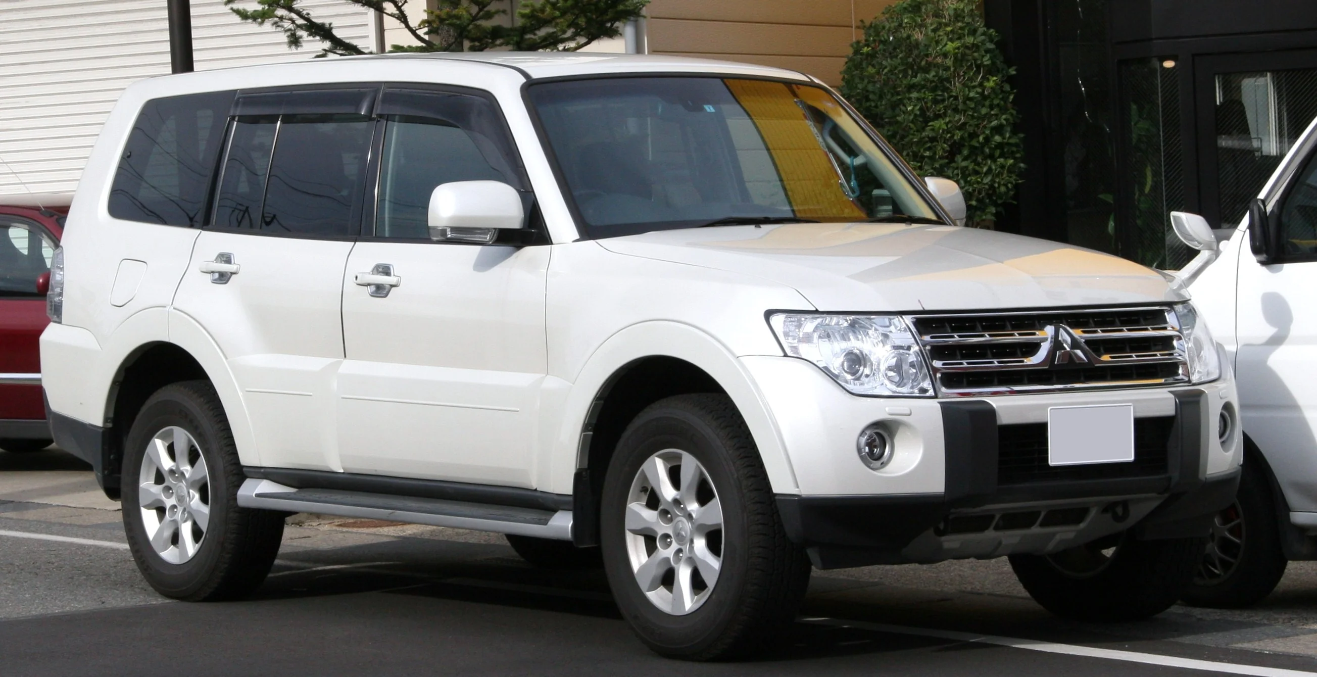 Mitsubishi Pajero – Mitsubishi full-size suv
