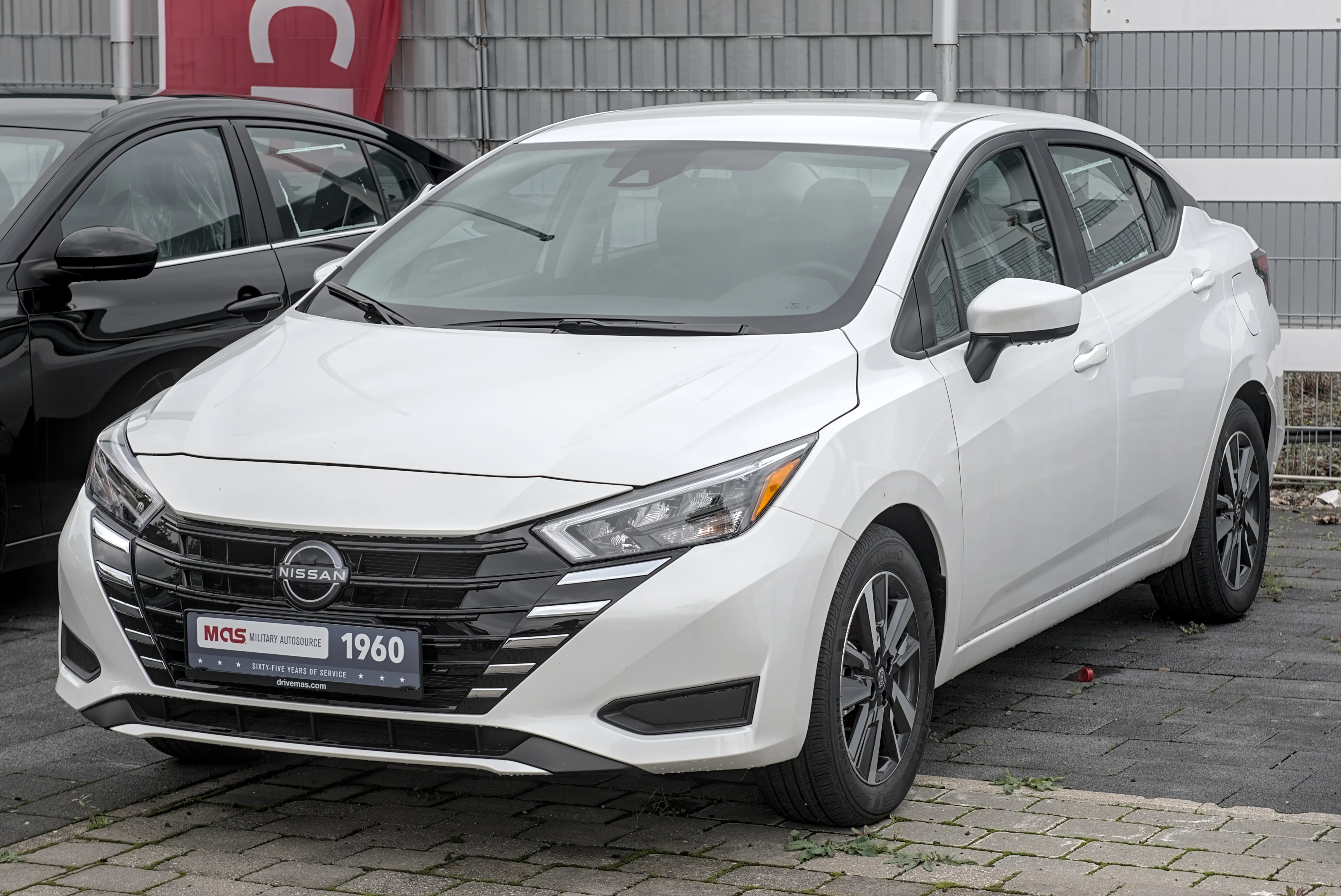 Nissan Versa – Nissan "wikitable"