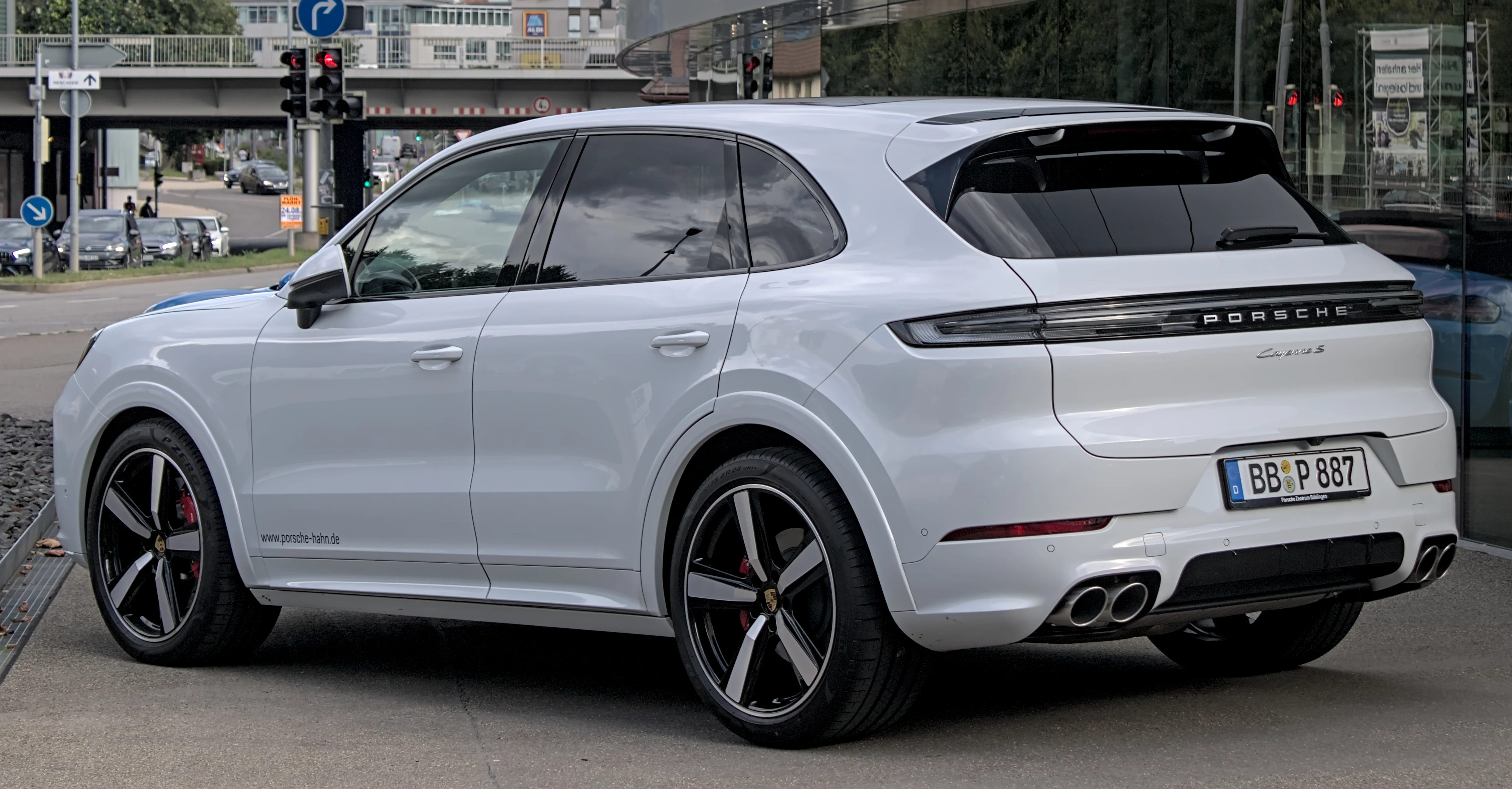 Porsche Cayenne – Porsche e-segment suv