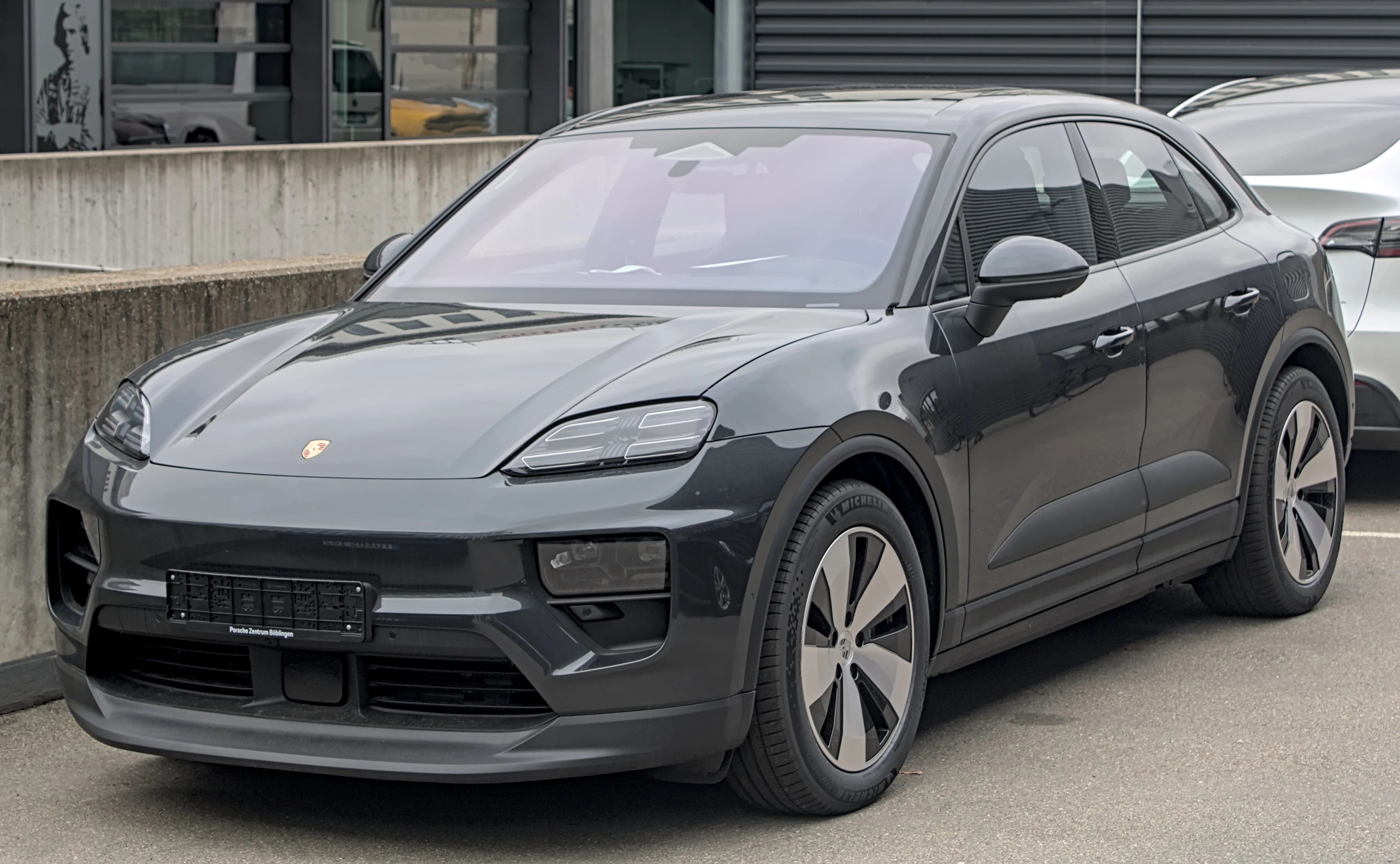 Porsche Macan – Porsche compact luxury crossover suv