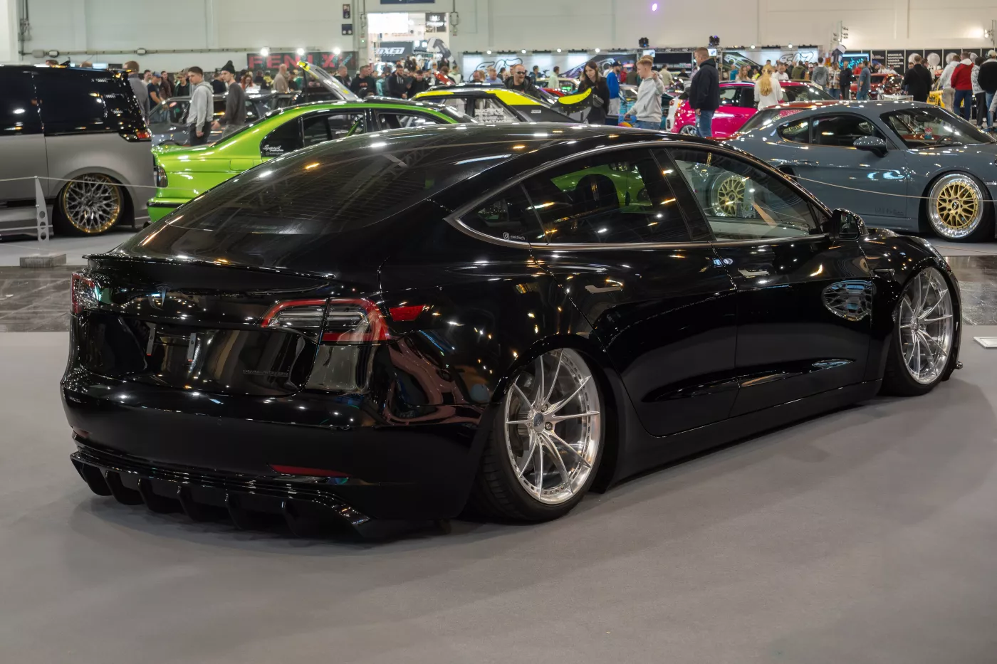 Tesla Model 3 – Tesla mid-size car