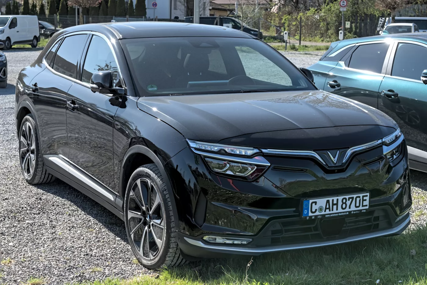 VinFast VF 8 – VinFast mid-size crossover suv