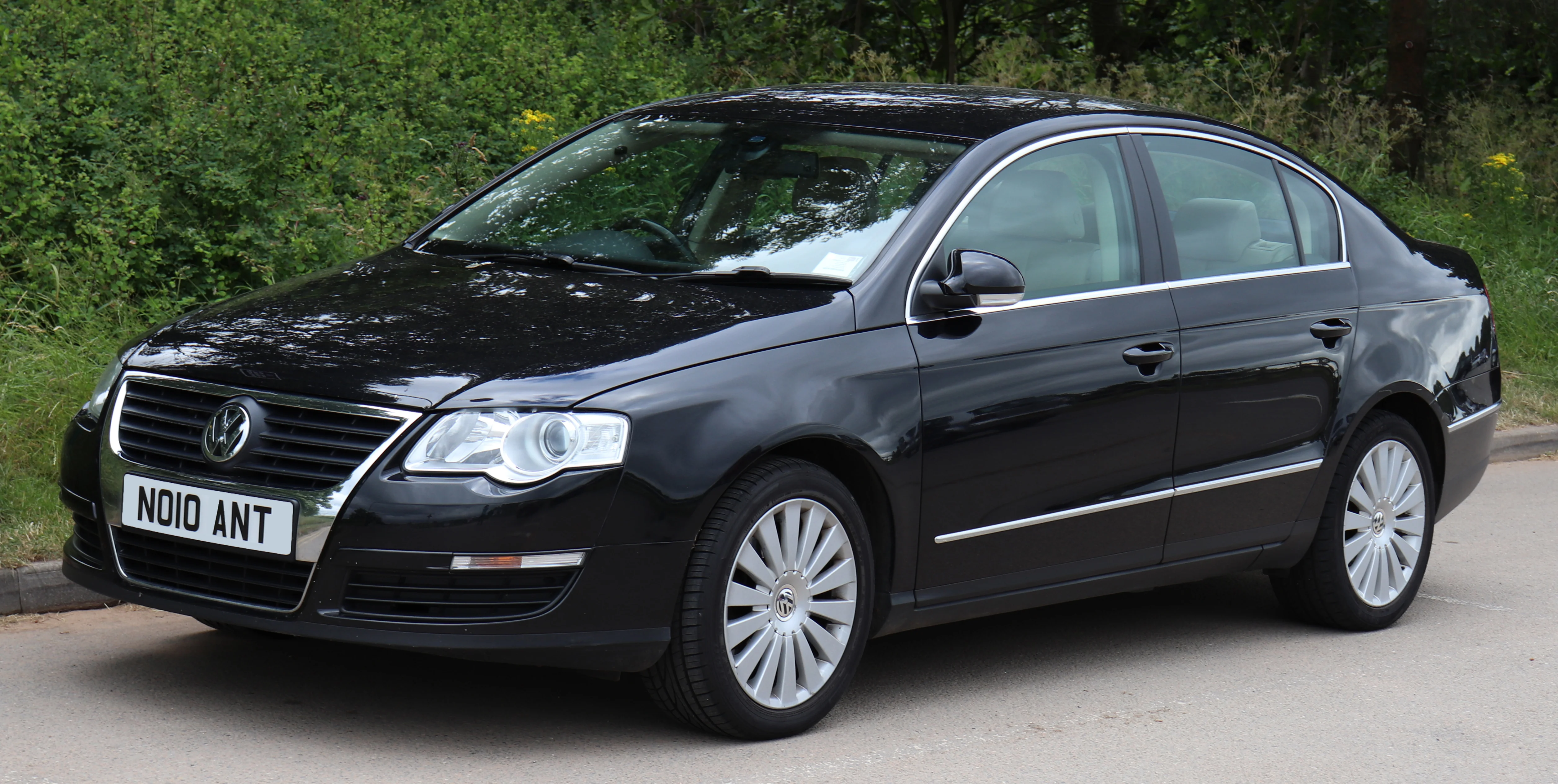 Volkswagen Passat – Volkswagen mid-size car / large family car